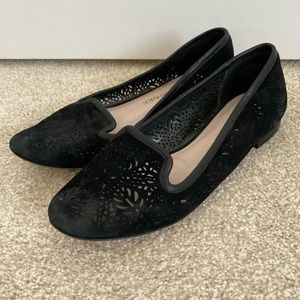 Black Rounded-toe Flats
